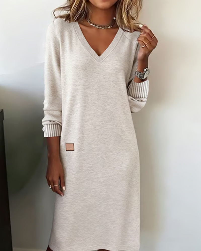 Evelisse - Robe midi en maille à col en V