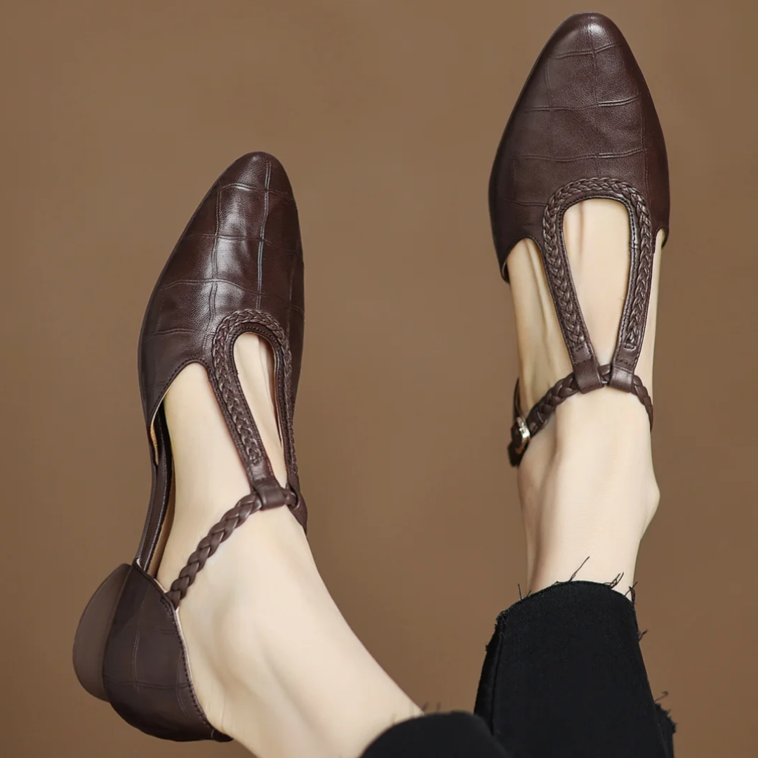 Margot - Chaussures plates Mary Jane à bride en T en cuir, bout pointu