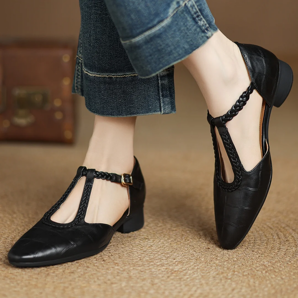 Margot - Chaussures plates Mary Jane à bride en T en cuir, bout pointu