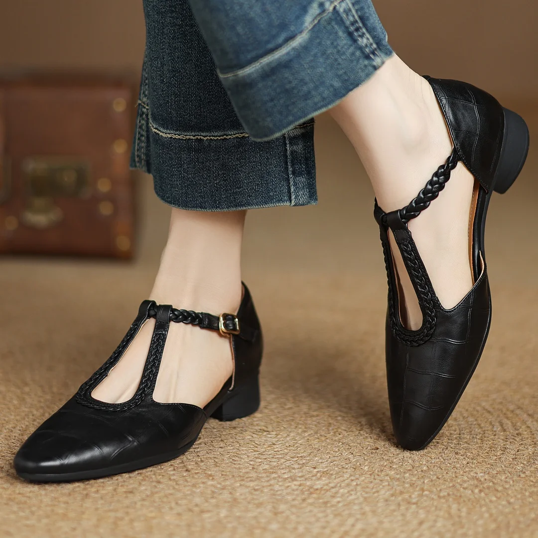 Margot - Chaussures plates Mary Jane à bride en T en cuir, bout pointu