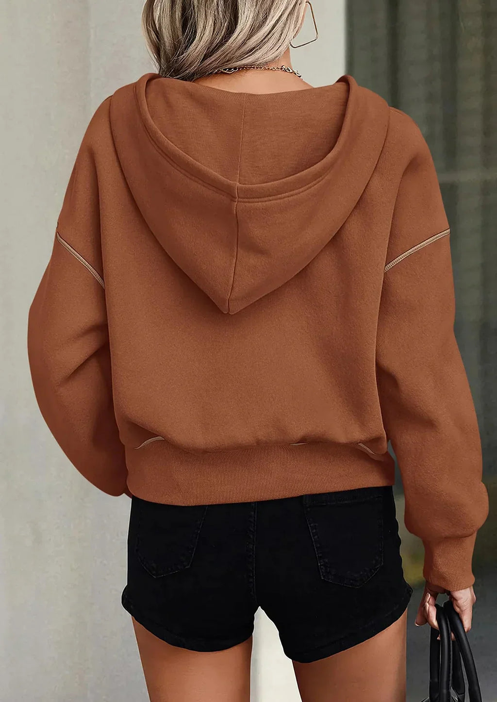 Jia - Sweat à capuche court à demi-zip