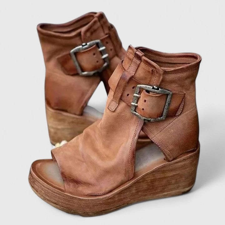 Ariana - Sandales compensées à boucle audacieuse