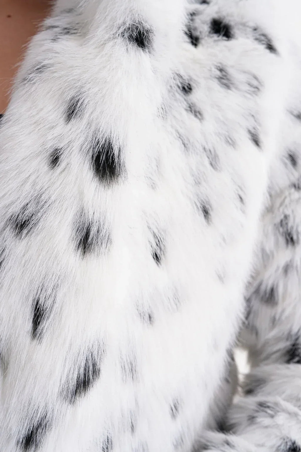 Mia - Manteau à capuche en fausse fourrure léopard - Blanc