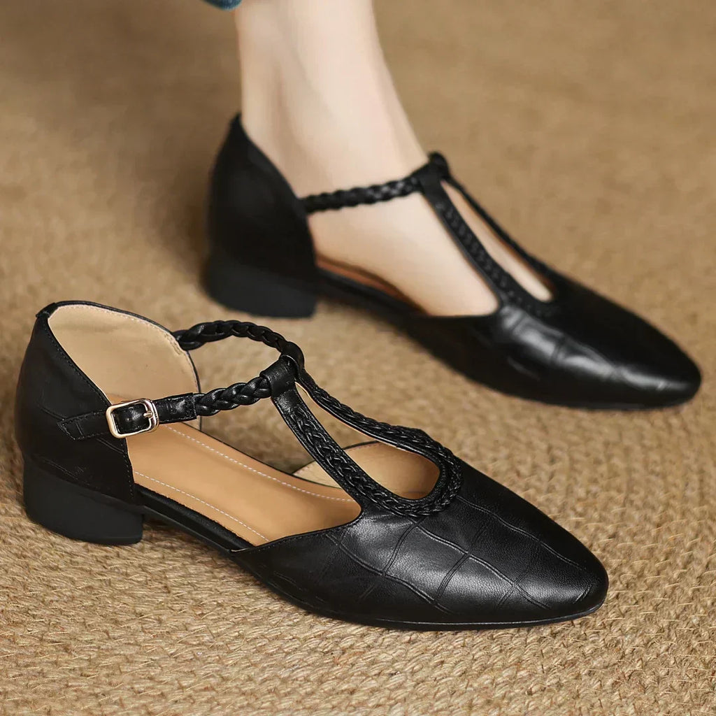 Margot - Chaussures plates Mary Jane à bride en T en cuir, bout pointu