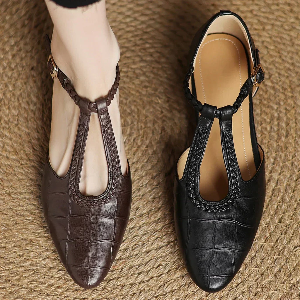 Margot - Chaussures plates Mary Jane à bride en T en cuir, bout pointu