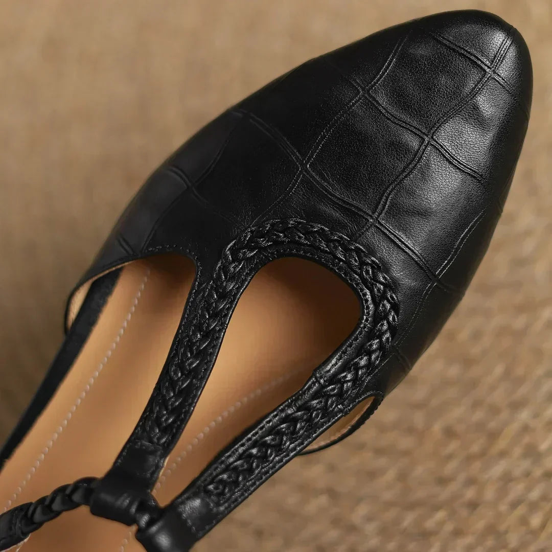 Margot - Chaussures plates Mary Jane à bride en T en cuir, bout pointu