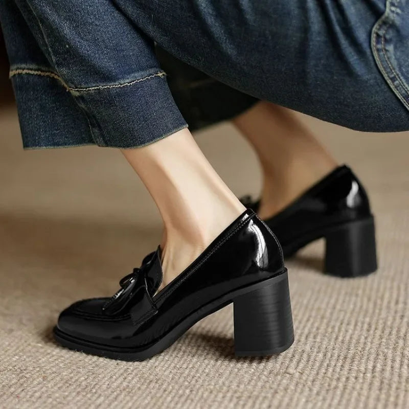 Vivienne - Escarpins mocassins à pampilles, talon bloc, talons à bout rond