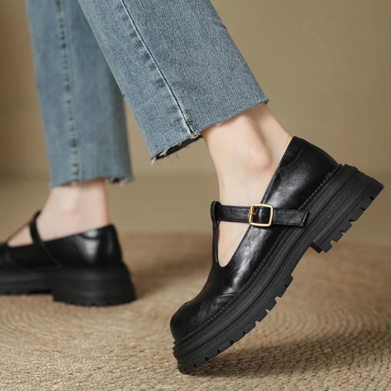 Blythe - T-Bar Mary Jane Chaussures Bout Rond Brogue Talon Bas