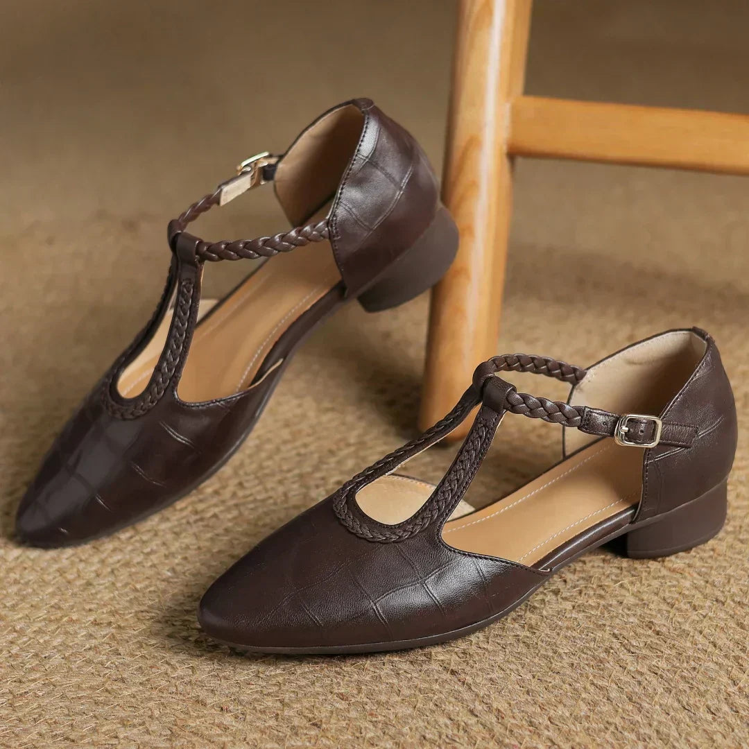 Margot - Chaussures plates Mary Jane à bride en T en cuir, bout pointu