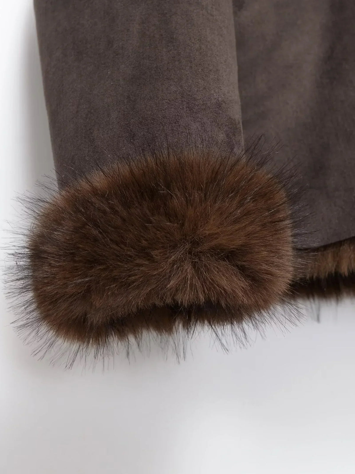 Zakia - Veste en peluche chic