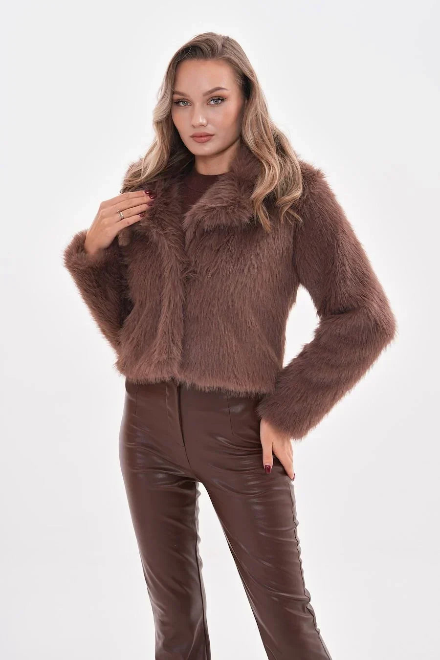 Betty - Manteau d'hiver court en fausse fourrure de vison