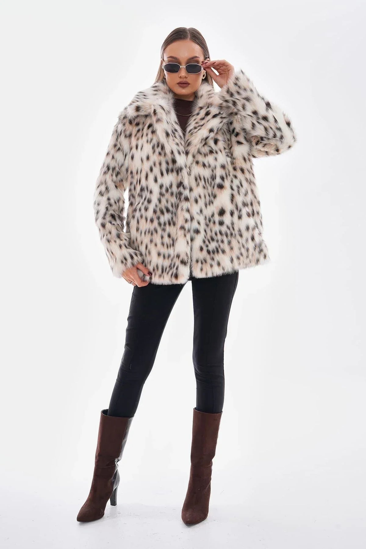 Thea - Manteau en fausse fourrure léopard des neiges - Camel